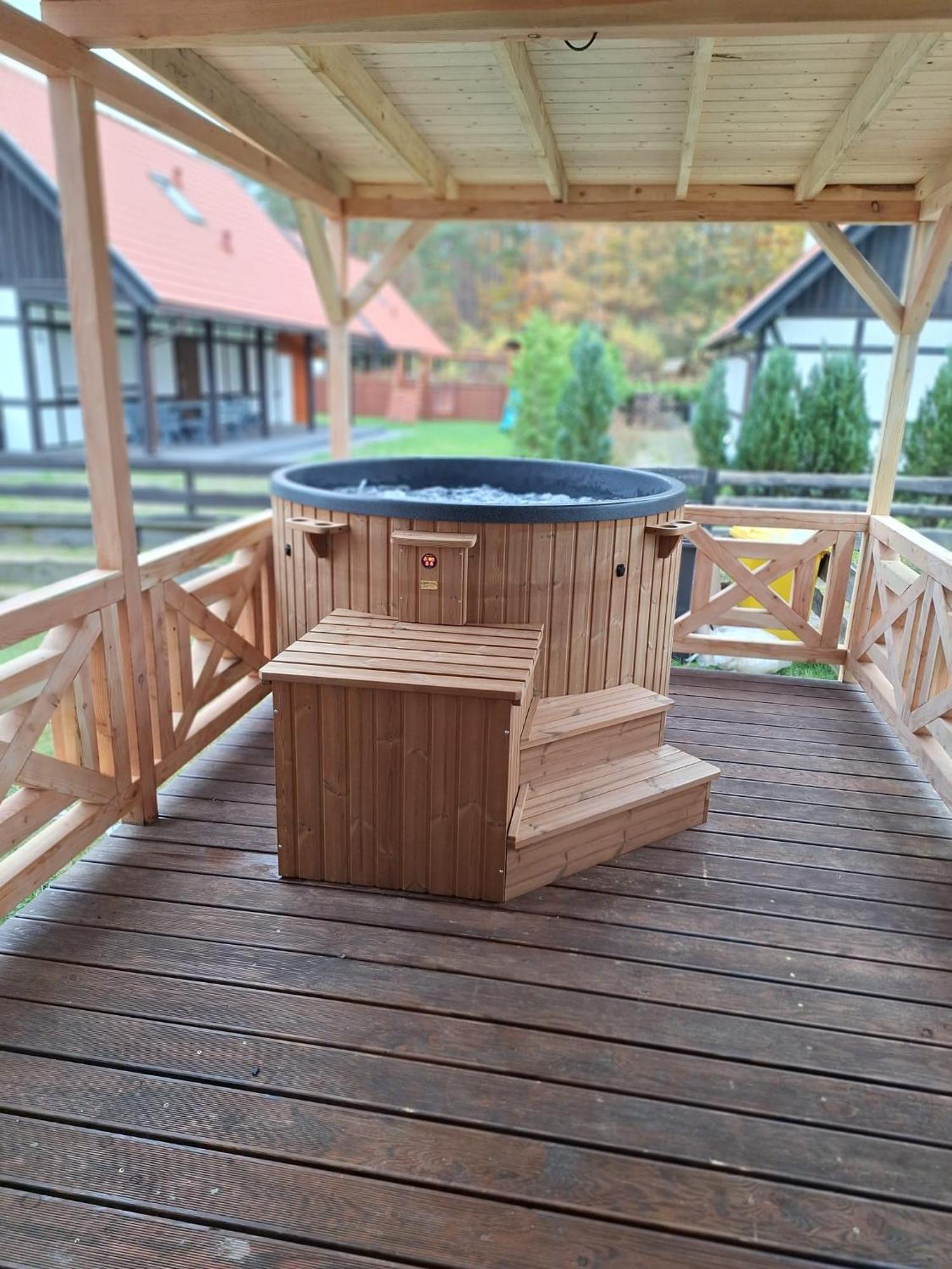 Pastelowy Domek Z Balia Elektryczna Z Jacuzzi Zalakowo Exteriér fotografie